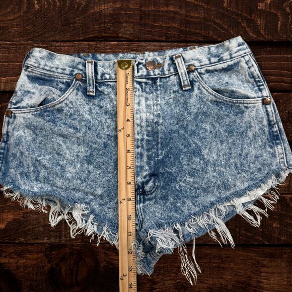 Wrangler Vintage High Waisted Acid Wash Micro Cut Off Frayed Denim Shorts 32 - Picture 8 of 10